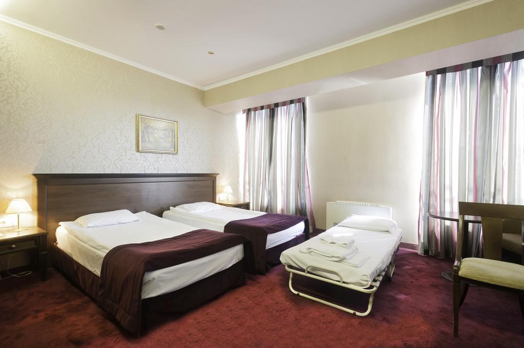 Hotel Yantra Grand